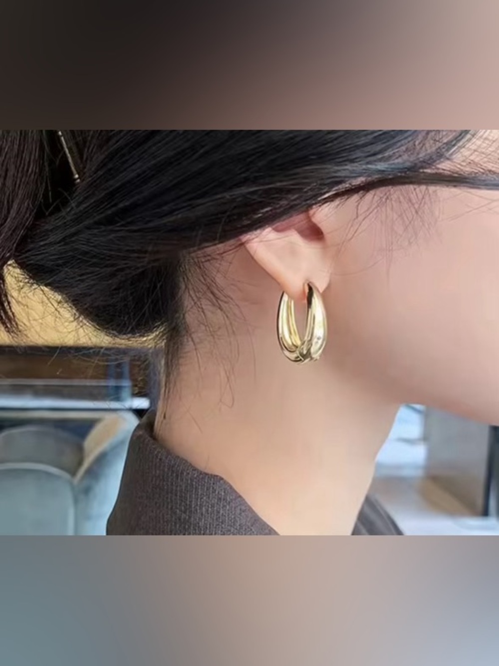 NWT - Gold Chunky Hoop Earrings - Women Jewelry - Picture 4 of 5